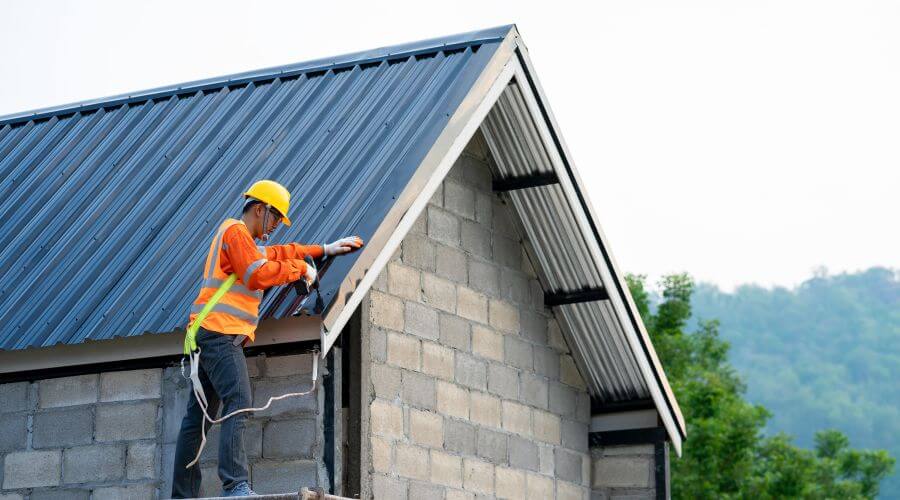 Professional gutter cleaning in Blackwell, OK